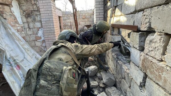 Российские бойцы на огневых позициях в зоне спецоперации. Архивное фото