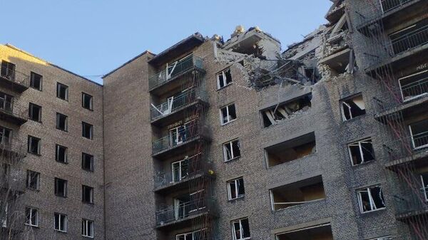 Последствия обстрела общежития в Алчевске