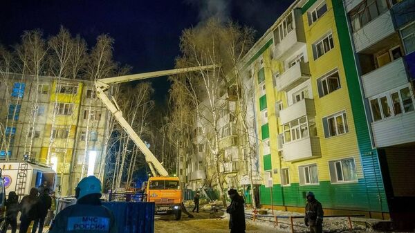 Обрушение жилого дома на улице Мира в Нижневартовске