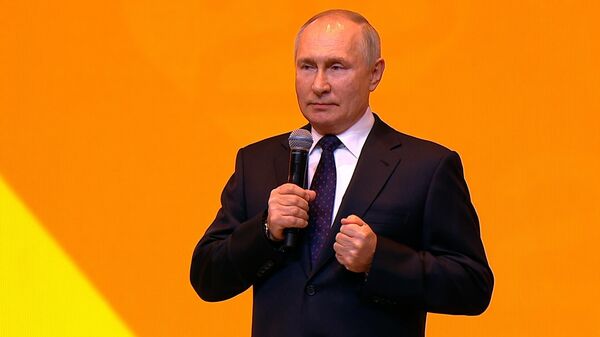 Тонко чувствуют, что кто-то нуждается в поддержке – Путин поздравил волонтеров с их днем