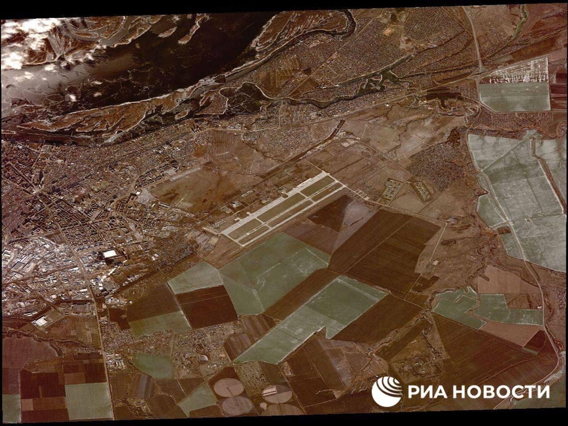 Удар по энгельсу сегодня. Спутниковые снимки авиабазы Дягилево Рязань. Авиабаза Энгельс спутниковые снимки. Спутниковые снимки Энгельсского аэродрома. Космический снимок авиабазы Энгельс.