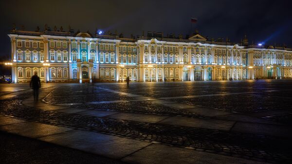 Вид на Зимний дворец со стороны Дворцовой площади