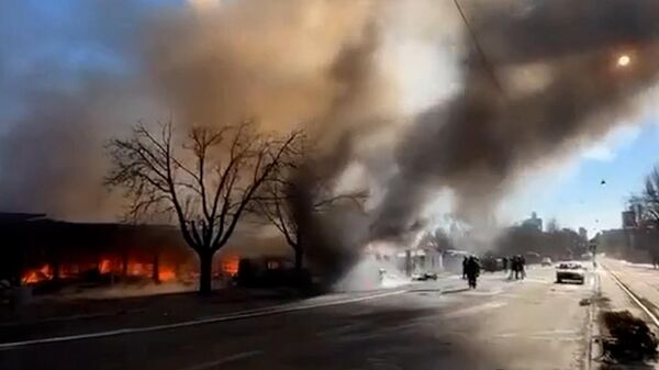 Обстрел центра Донецка: горящие машины, выбитые окна и полуразрушенные здания