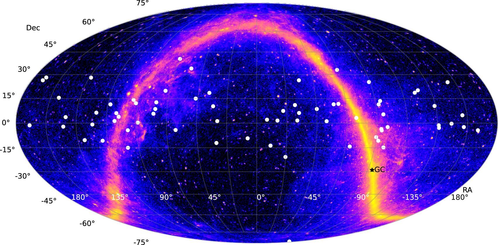 Направления прихода 70 изученных событий IceCube (белые точки), наложенные на гамма-карту всего неба - РИА Новости, 1920, 07.12.2022