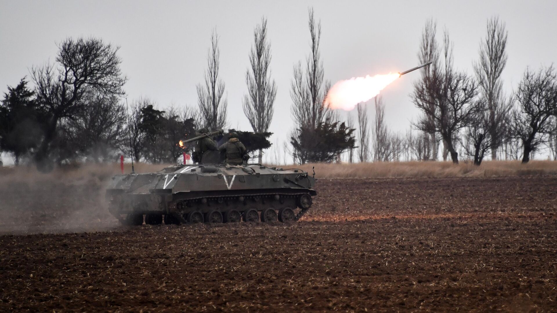 Бойцы противовоздушной обороны Воздушно-десантных войск России с переносным зенитным ракетным комплексом в зоне проведения СВО - РИА Новости, 1920, 14.12.2022