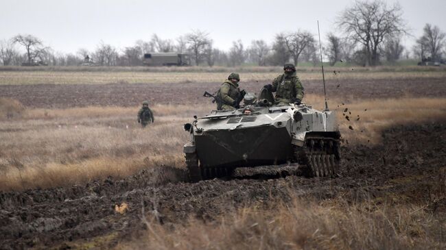 Бойцы воздушно-десантных войск РФ на БТР 3Д