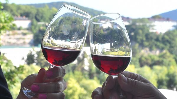 В Сочи открылся Черноморский форум виноделия