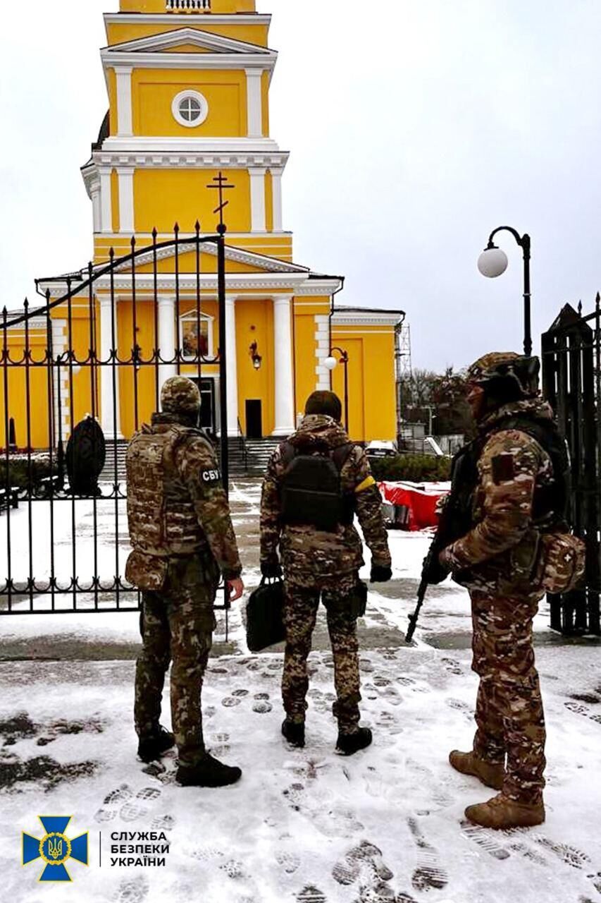 Сотрудники СБУ во время проверки на объектах канонической Украинской православной церкви (УПЦ) - РИА Новости, 1920, 01.03.2023