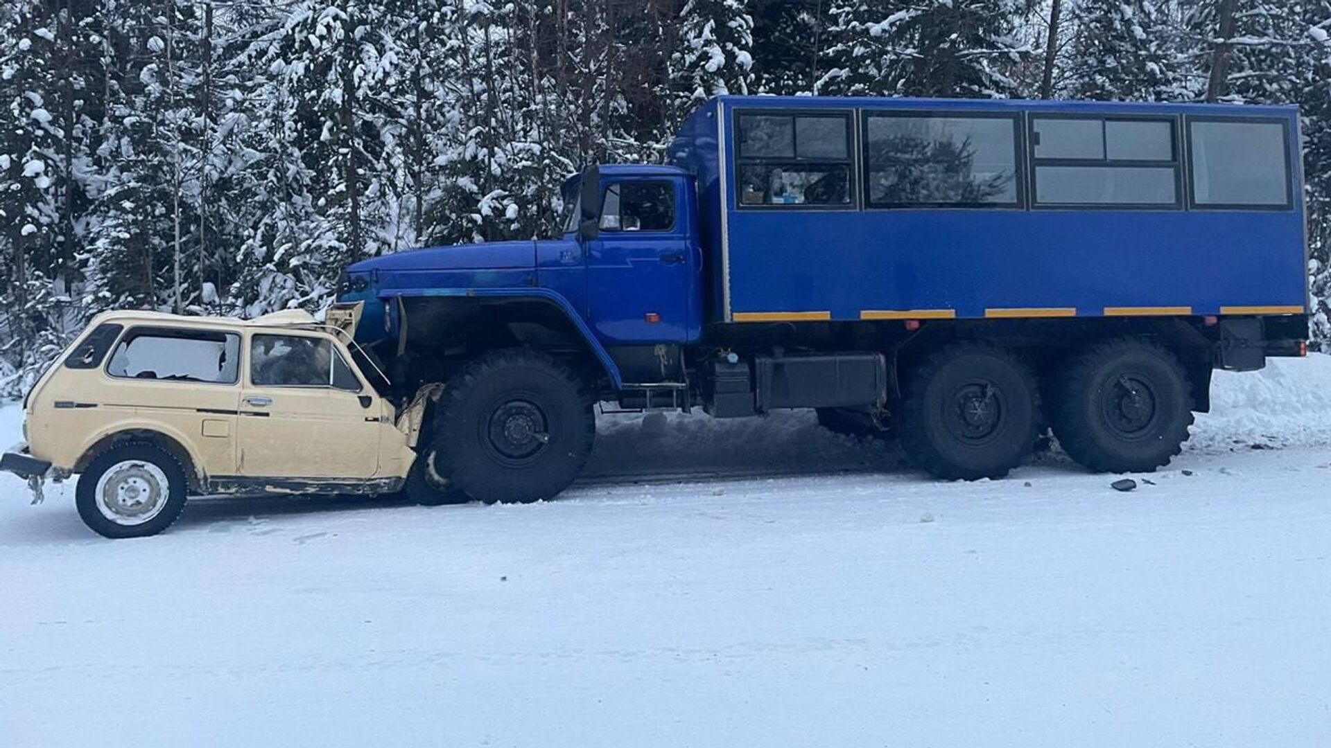 В Красноярском крае четыре человека погибли в ДТП с грузовиком 