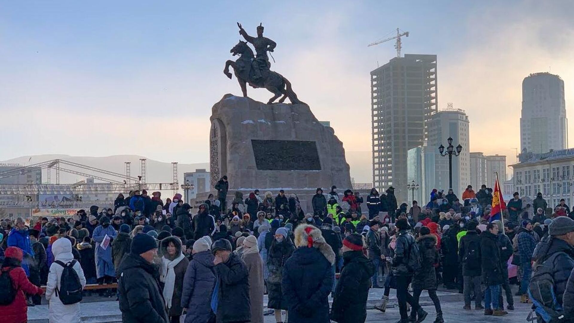 Протестующие на площади Сухэ-Батора в Улан-Баторе - РИА Новости, 1920, 21.12.2022