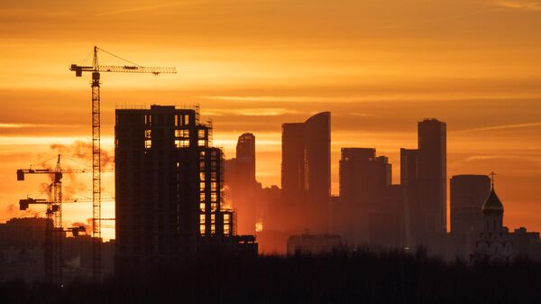 Небоскребы делового центра Москва-сити на восходе