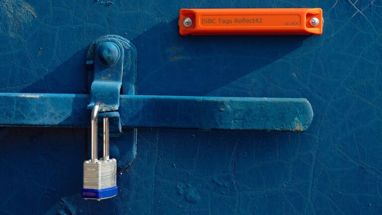 Корпусированная антивандальная RFID-метка группы компаний ISBC, установленная на складском объекте  