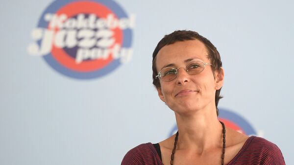 Певица Юлия Чичерина на пресс-конференции