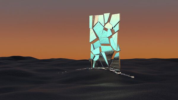 Разбитое зеркало в пустыне
