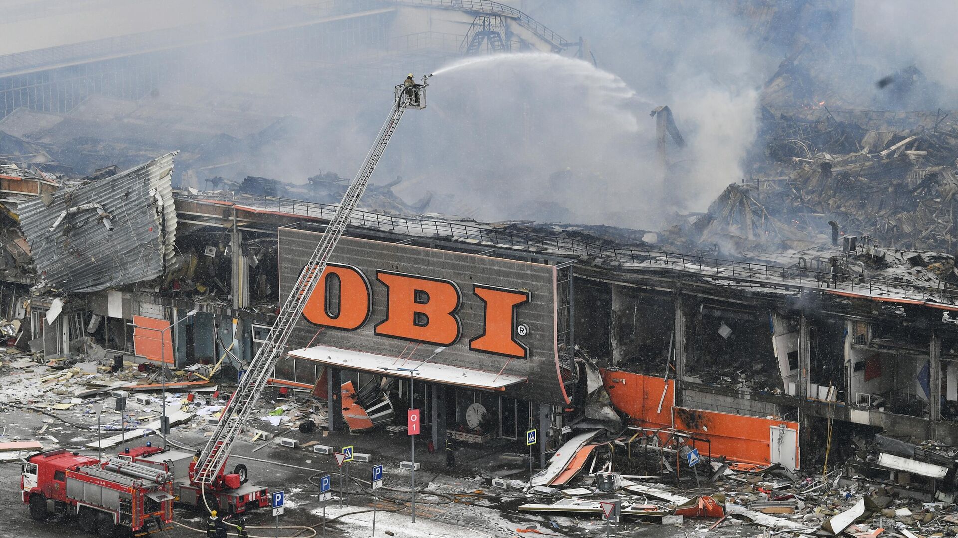 Тушение пожара в магазине OBI на территории торгового центра МЕГА Химки - РИА Новости, 1920, 16.12.2022
