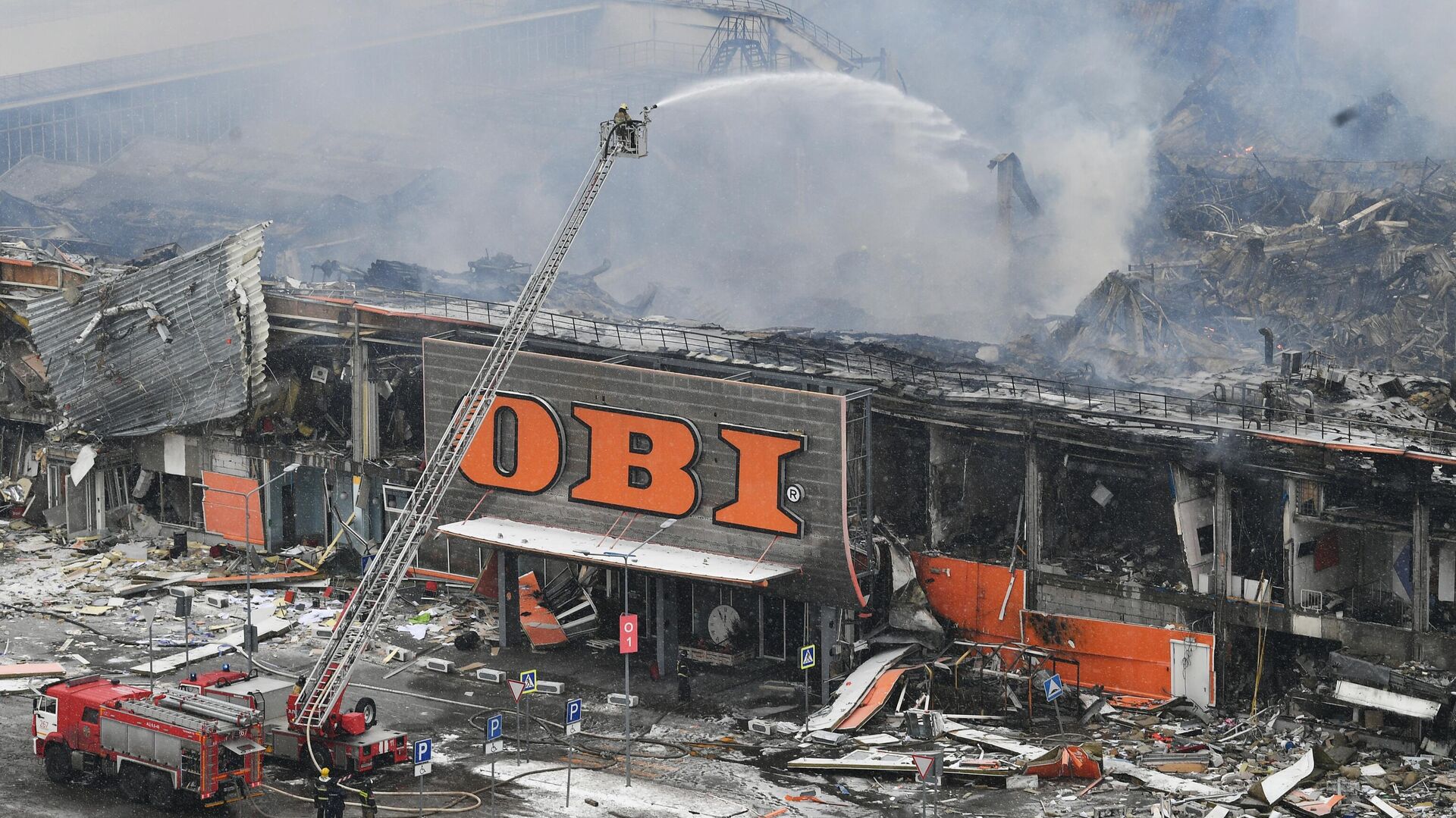 Тушение пожара в магазине OBI на территории торгового центра МЕГА Химки - РИА Новости, 1920, 16.12.2022