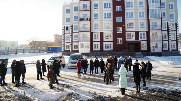 Губернатор Кемеровской области Сергей Цивилев вручил ключи от новых квартир 35 семьям из Юрги