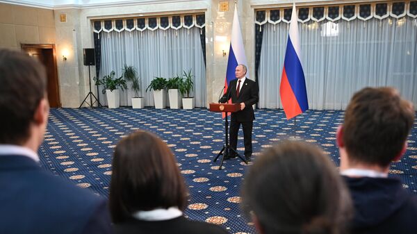 Президент РФ Владимир Путин отвечает на вопросы журналистов на саммите стран - участниц Евразийского экономического союза в Бишкеке. 9 декабря 2022