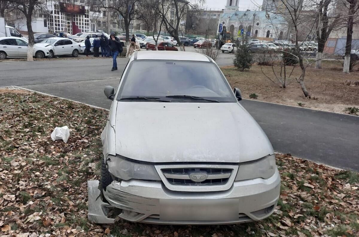 51-летний ставропольчанин с признаками алкогольного опьянения угнал автомобиль такси и устроил массовое ДТП - РИА Новости, 1920, 09.12.2022