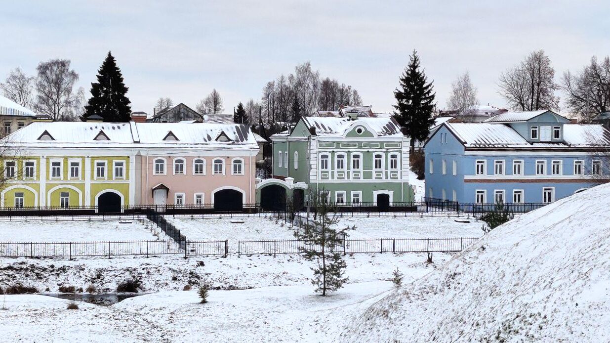 Село Вятское. Дома на набережной - РИА Новости, 1920, 10.12.2022