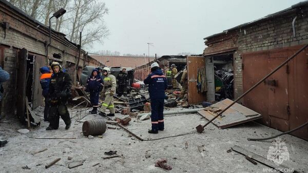 На месте взрыва газа в гаражном кооперативе в Новосибирске