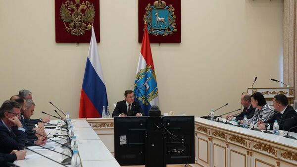Губернатор Самарской области Дмитрий Азаров на заседании правительства