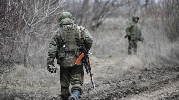 Военнослужащие минометного расчета Вооруженных сил РФ участвуют в боевых действиях на Запорожском направлении