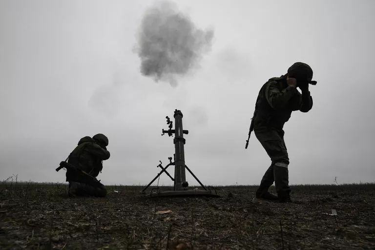 Военнослужащие минометного расчета Вооруженных сил РФ участвуют в боевых действиях на Запорожском направлении специальной военной операции Военнослужащие минометного расчета Вооруженных сил РФ участвуют в боевых действиях на Запорожском направлении специальной военной операции