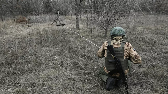 Военнослужащий минометного расчета Вооруженных сил РФ на Запорожском направлении