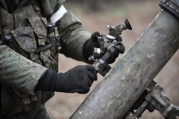 Военнослужащий минометного расчета Вооруженных сил РФ участвует в боевых действиях на Запорожском направлении специальной военной операции Военнослужащий минометного расчета Вооруженных сил РФ участвует в боевых действиях на Запорожском направлении специальной военной операции