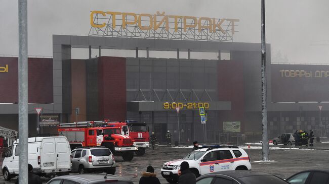 Пожар в торговом центре Стройтракт в Балашихе