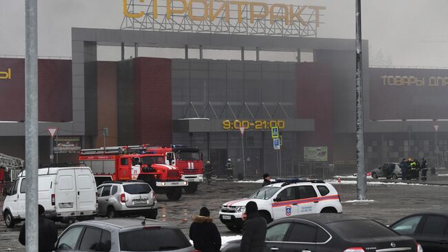 Пожар в ТЦ Стройпарк в Балашихе 