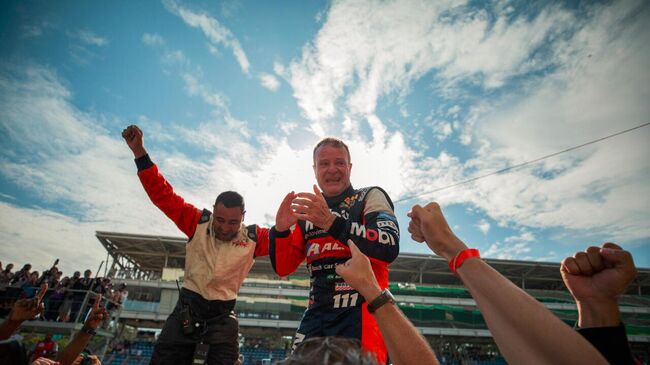 Экс-пилот Формулы-1 Рубенс Баррикелло после победы серии Stock Car Pro Series