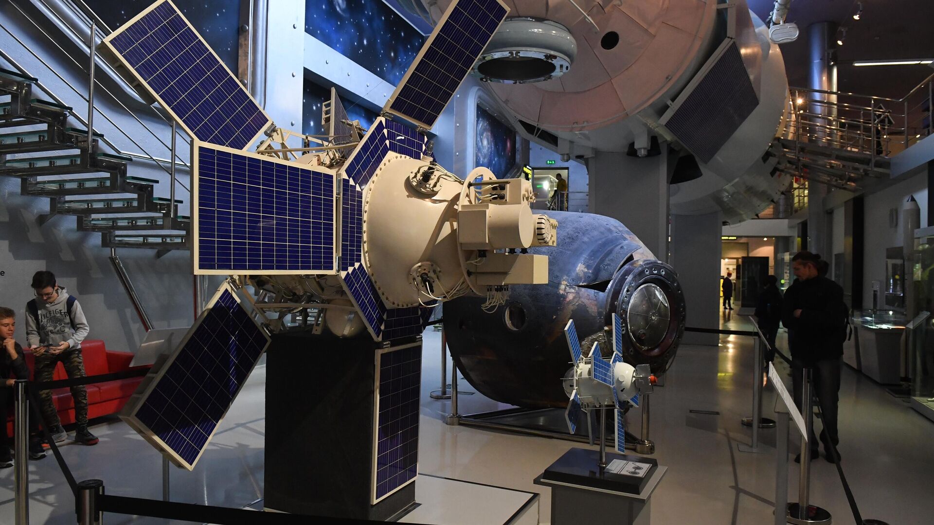 Макет искусственного спутника Земли Интеркосмос-1 в музее на ВДНХ - РИА Новости, 1920, 21.03.2024