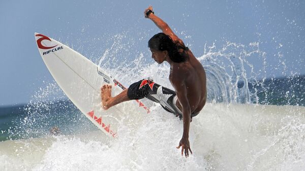 Серфинг у побережья острова Бали 