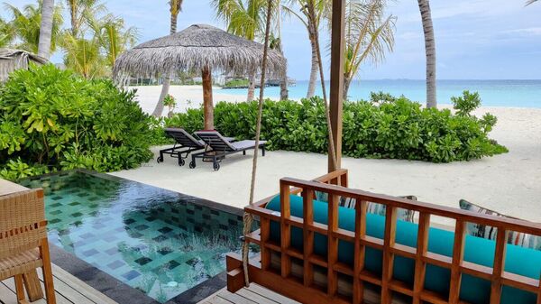 Hilton Maldives Amingiri Resort & SPA. Вид на Индийский океан с виллы