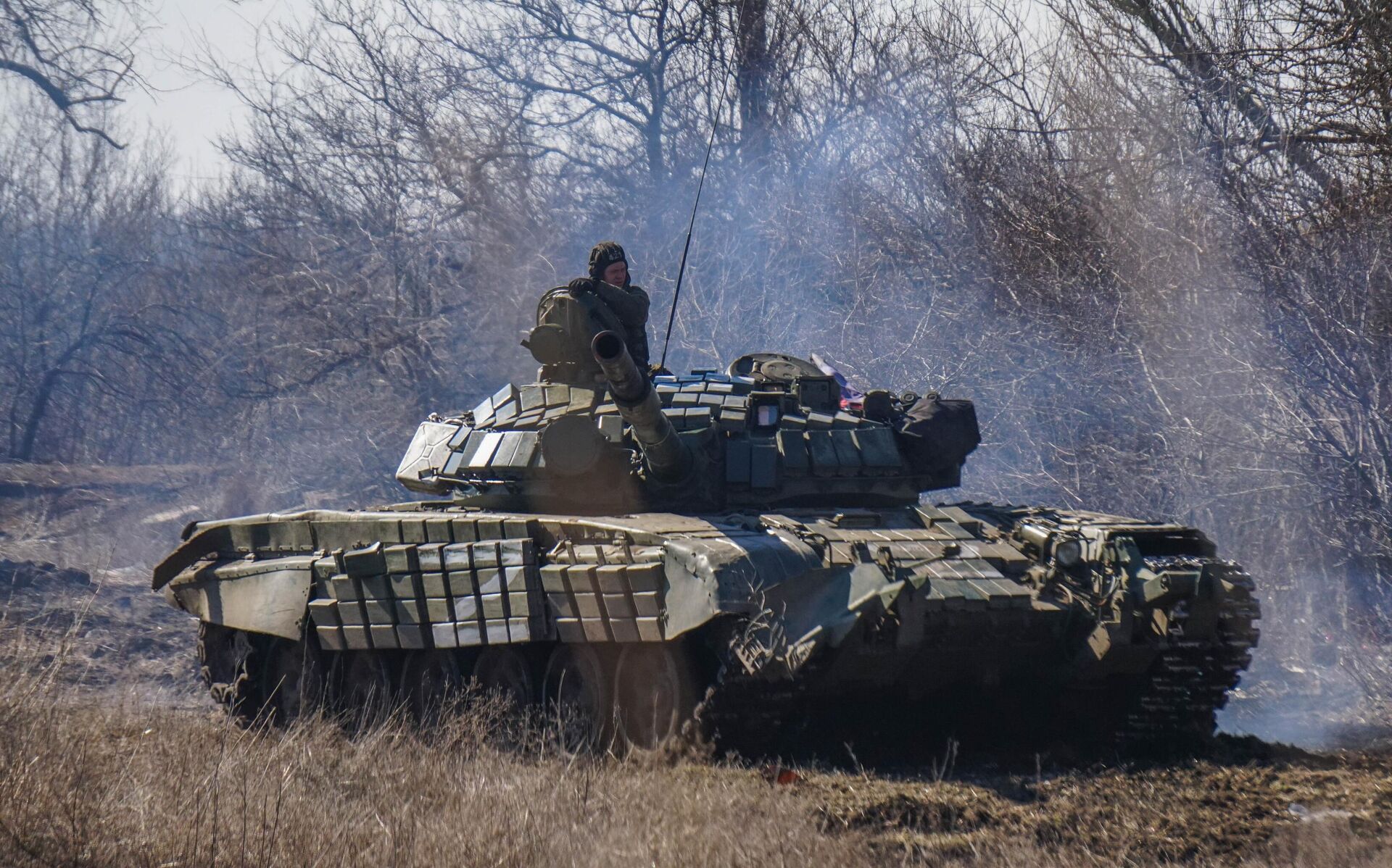 Военнослужащие Народной милиции ДНР ведут наступление в районе линии соприкосновения в поселке Марьинка Донецкой области Военнослужащие Народной милиции ДНР ведут наступление в районе линии соприкосновения в поселке Марьинка Донецкой области