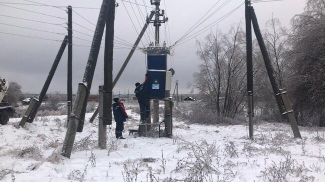 Восстановление электроснабжения, вызванного выпадением ледяного дождя, в Чувашии