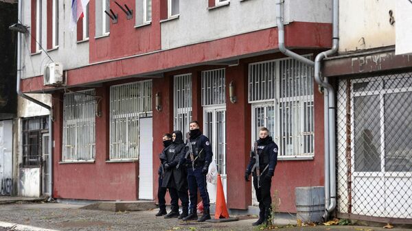 Сотрудники полиции Косово в Митровице