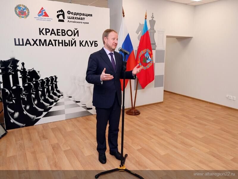 Глава Алтайского края Виктор Томенко во время открытия обновленного шахматного клуба в Барнауле - РИА Новости, 1920, 13.12.2022