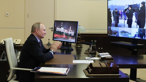Президент России Владимир Путин принимает участие в церемонии открытия объектов транспортной инфраструктуры