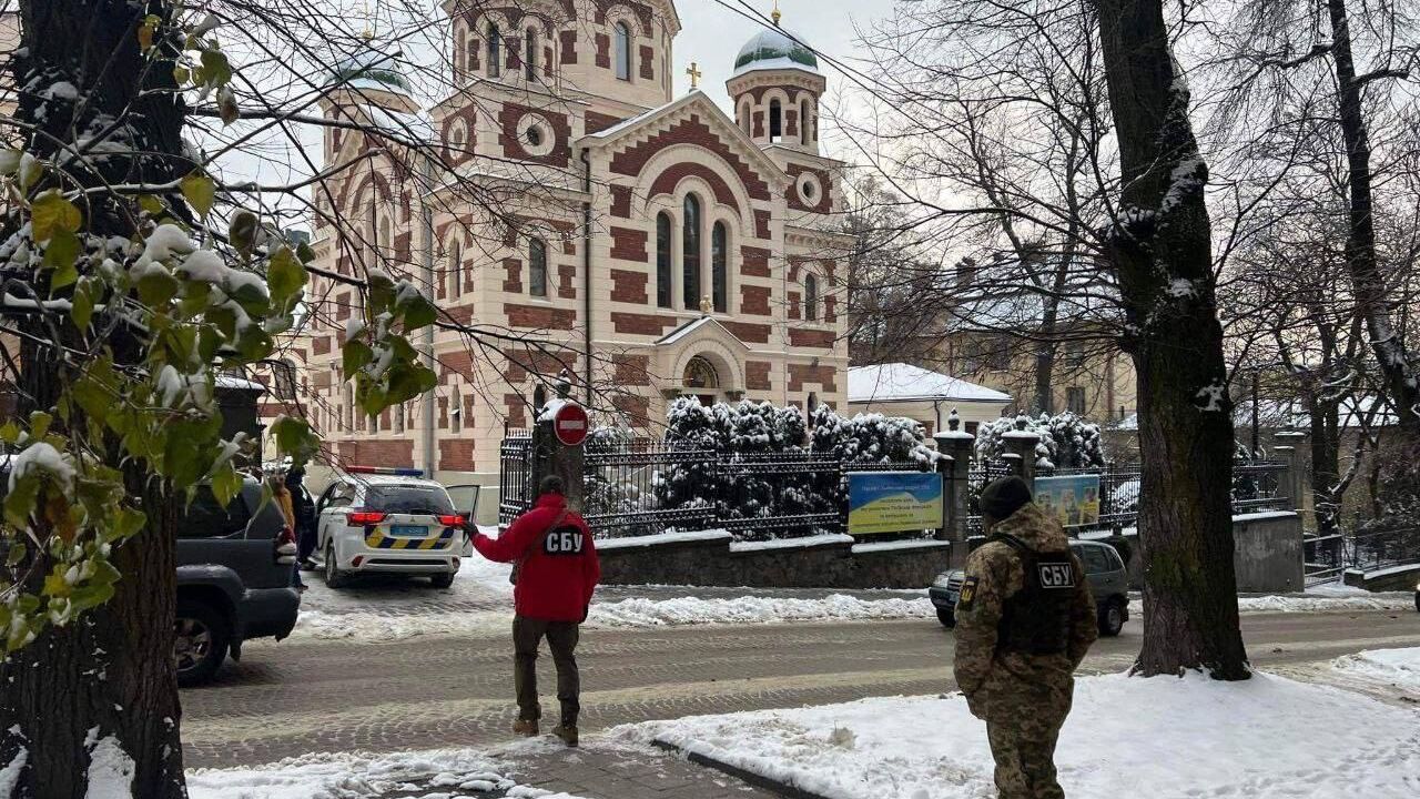 Сотрудники СБУ у Свято-Георгиевского кафедрального собора УПЦ МП во Львове - РИА Новости, 1920, 07.02.2023