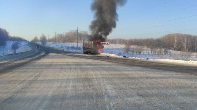 На месте ДТП с участием грузовика и скорой помощи в Томской области