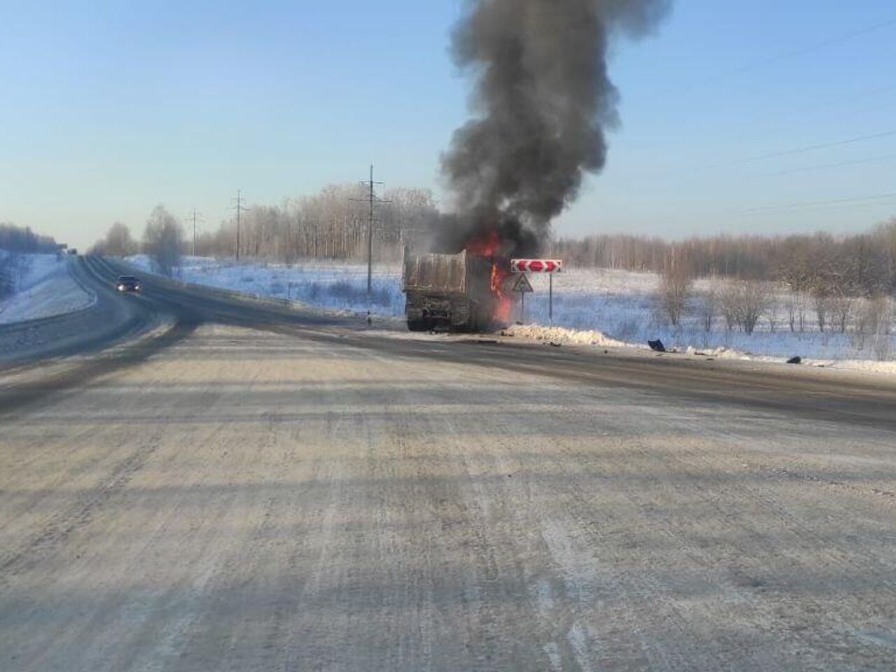 Дело завели на водителя грузовика после ДТП со скорой в Томской области -  РИА Новости, 14.12.2022