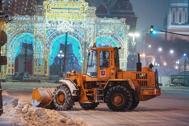 Ликвидация последствий снегопада в Москве