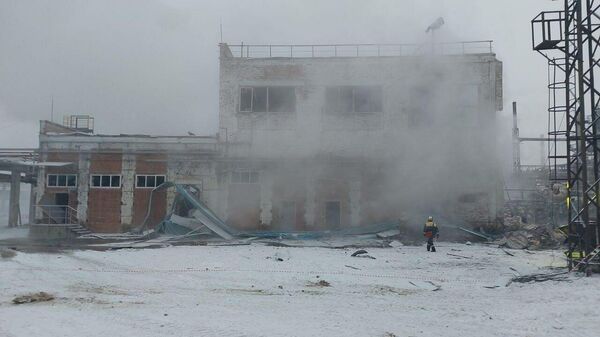 На месте пожара на промышленной площадке в Ангарском городском округе Иркутской области
