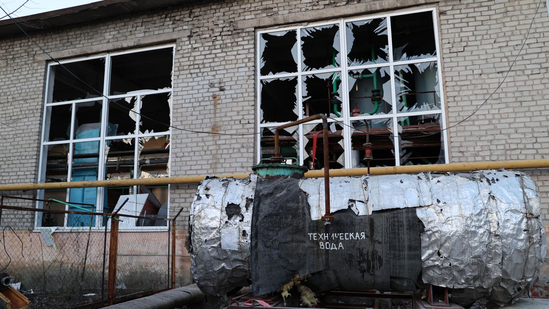 Здание, поврежденное в результате обстрела Донецка со стороны ВСУ - РИА Новости, 1920, 16.12.2022