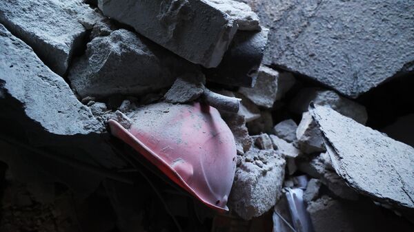 Каска в здании котельной, поврежденной в результате обстрела Донецка со стороны ВСУ