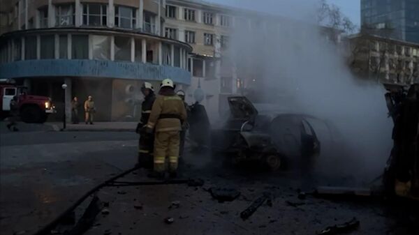 Пожарные ликвидировали последствия ночного обстрела Донецка