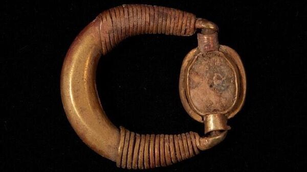 Коллекция 3200-летних золотых украшений, найденная в Египте